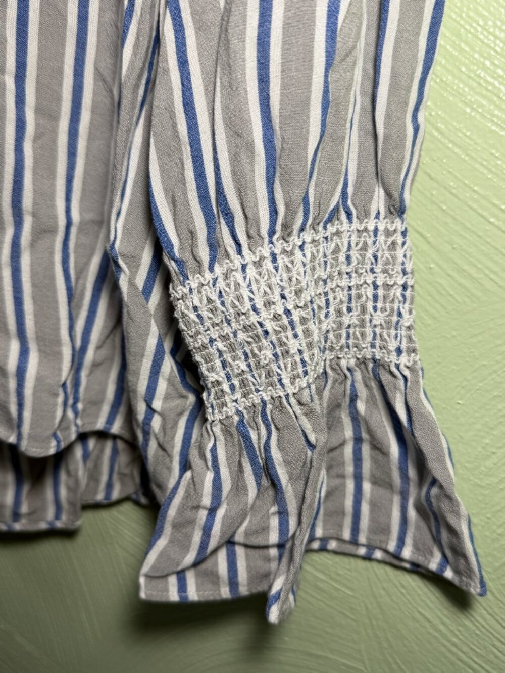Laundry by Shelli Segal Size 2 Blue Gray Striped Smocked Cuff Blouse - Picture 6 of 6